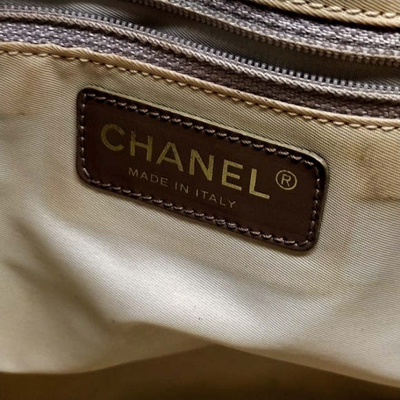 Chanel Beautiful Light Beige ✨️ Travel Line Tote (EUC)(8952952) - Picture 5 of 8